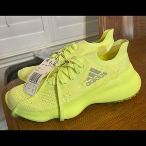 Women tenis shoes size 6 new with tag